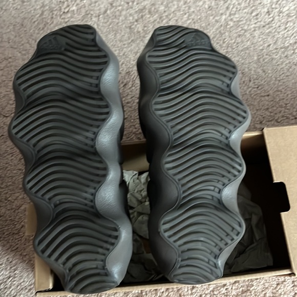 450 Yezzy - Picture 4 of 6